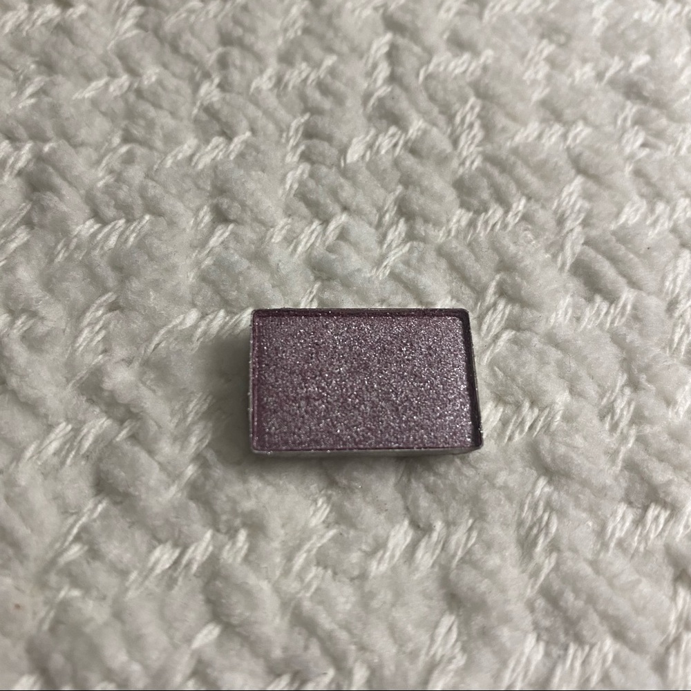 NWT Mary Kay Mineral Eye Shadow | Shimmering Lilac - Picture 2 of 5